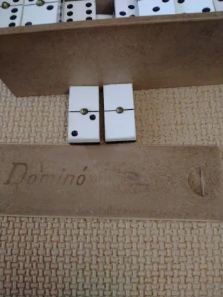 DOMINÓ (JUEGO DE MESA)