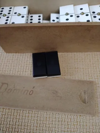 DOMINÓ (JUEGO DE MESA)