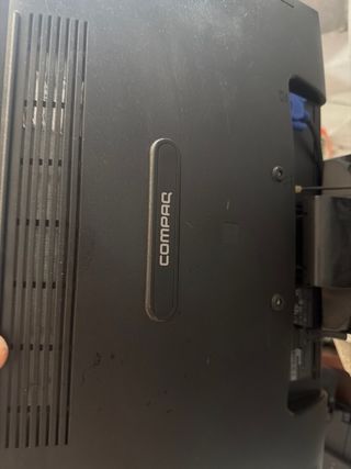 PC fisso Compaq, monitor, tastiera, mouse