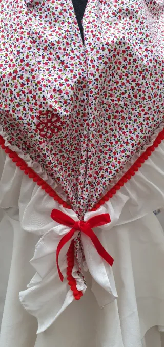 Pañoleta flamenca bordada