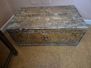 Baúl de madera antiguo