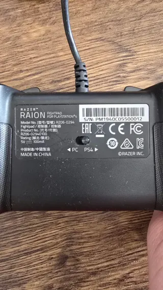 Mando Razer Raion para juegos de lucha