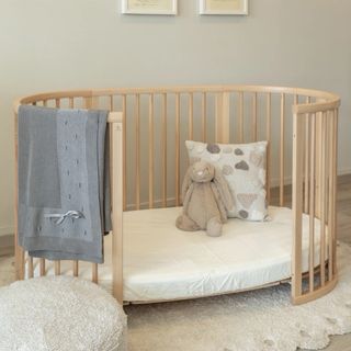 Cuna Stokke madera clara URGE VENDER. NEGOCIABLE
