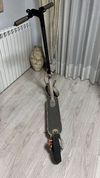 Patinete eléctrico blanco