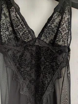 Sottoveste nera elasticizzata semitrasparente