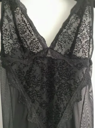 Sottoveste nera elasticizzata semitrasparente