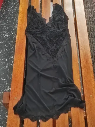 Sottoveste nera elasticizzata semitrasparente