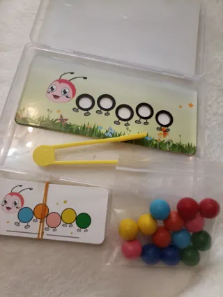 Juego educativo orugas y cuentas.