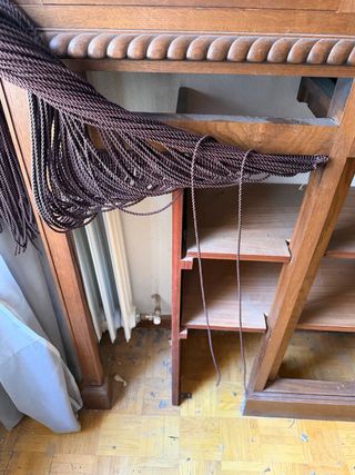 Mueble madera con hueco para radiador vintage