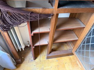 Mueble madera con hueco para radiador vintage