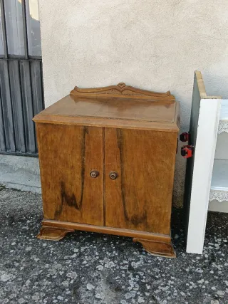 Mesilla antigua de madera