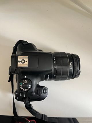 DSLR Canon EOS 1300D con obiettivo 18-55mm