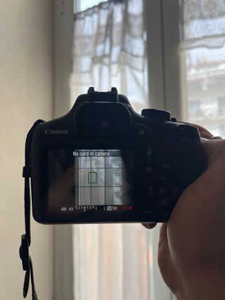 DSLR Canon EOS 1300D con obiettivo 18-55mm