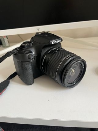 DSLR Canon EOS 1300D con obiettivo 18-55mm