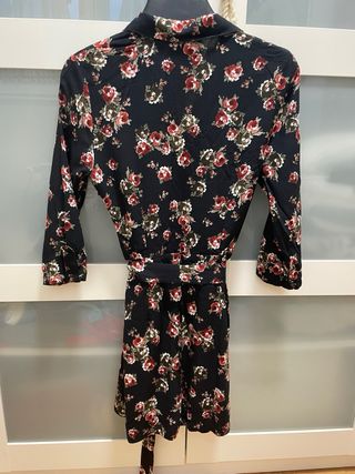 Mono corto floral Bershka