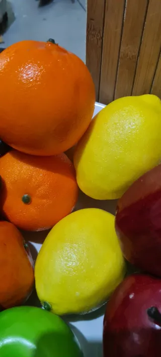 Centro de Frutas Realista en Textura y Color