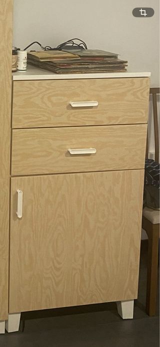 Conjunto de armarios de madera y plástico