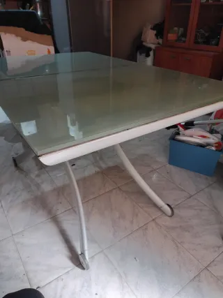 Mesa de comedor cristal y metal