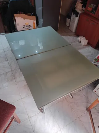 Mesa de comedor cristal y metal
