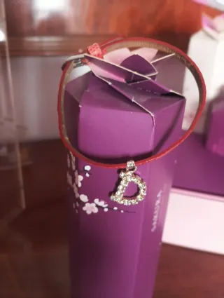 Pulsera con colgante letra D