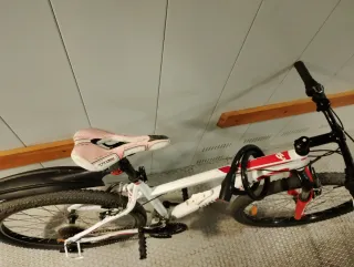 Bicicleta Rockrider Blanca y Roja