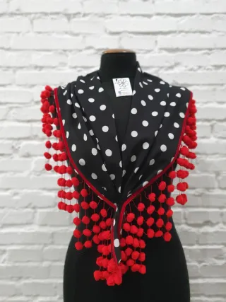 Mantoncillo Flamenco de lunares con fleco madroño