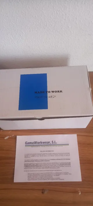 Zuecos sanitarios blancos talla 42 sin usar