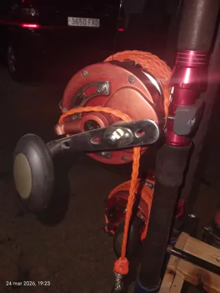 Cañas de pescar con carretes ideal para barco.