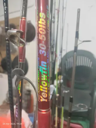 Cañas de pescar con carretes ideal para barco.