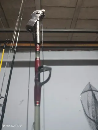 Cañas de pescar con carretes ideal para barco.