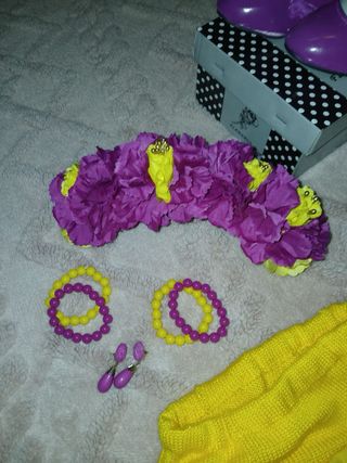 Traje de flamenca niña 2 años , mas complementos