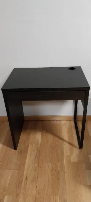 Escritorio Ikea Micke negro-marrón