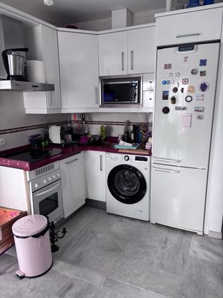 Cocina blanca y roja