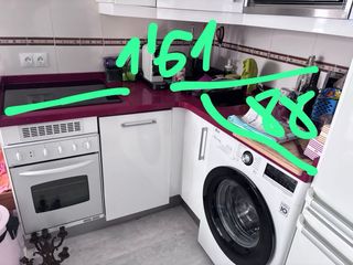 Cocina blanca y roja