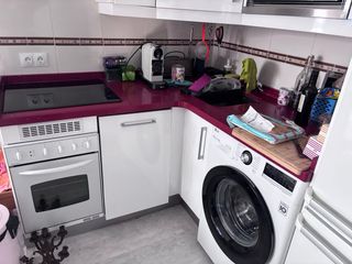 Cocina blanca y roja