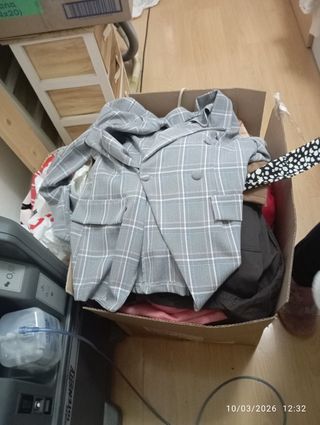 Se vende lote de ropa de mujer