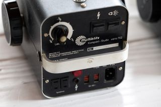 2x Multiblitz Vario 702 con reflector