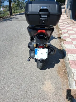 Honda ADV 350 Negra/Gris