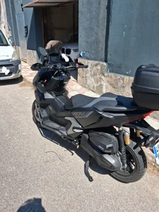 Honda ADV 350 Negra/Gris