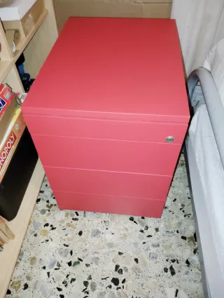 Cajonera metálica roja