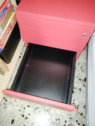 Cajonera metálica roja