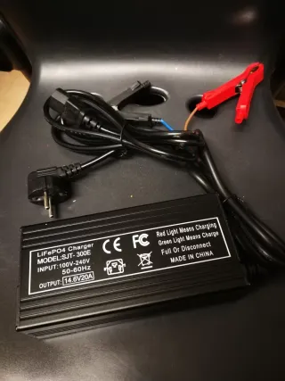 Cargador batería litio LiFePO4 14.6V 20A SJT-300E