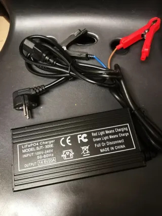 Cargador batería litio LiFePO4 14.6V 20A SJT-300E