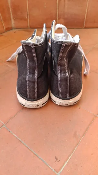 Zapatillas tipo Converse negras