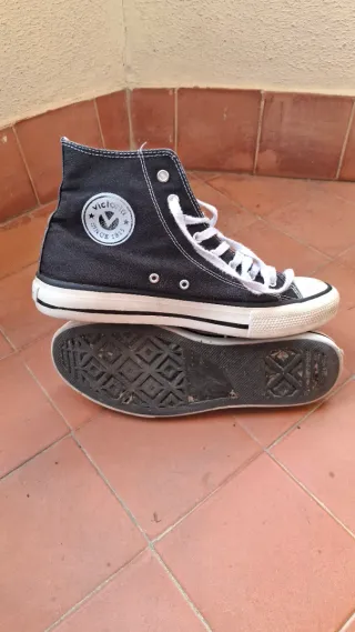 Zapatillas tipo Converse negras