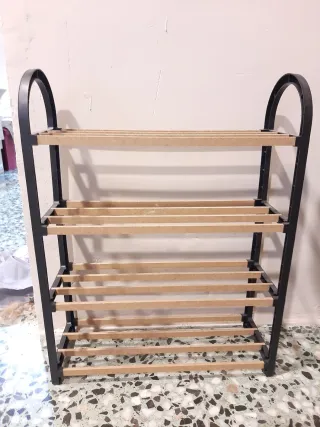 Zapateros de madera y plástico