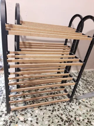 Zapateros de madera y plástico