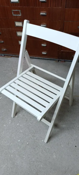 Sillas plegables de madera 2 blancas y 2 marrones