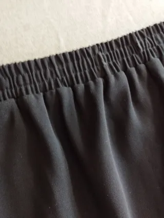 Falda negra con goma