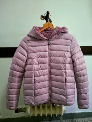 Chaqueta rosa con capucha